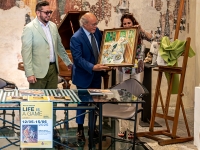 Un Dono d’Arte per Campione d’Italia: Roberto Cafarotti e la Sua Opera “Filtri”